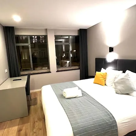 Sociedade Farmaceutica *